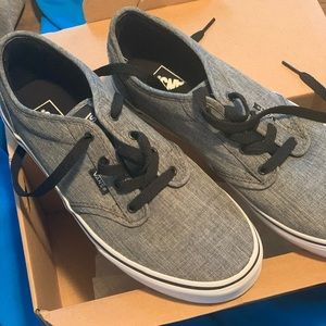 Boys size Y7 - ATWOOD sneakers. BNIB